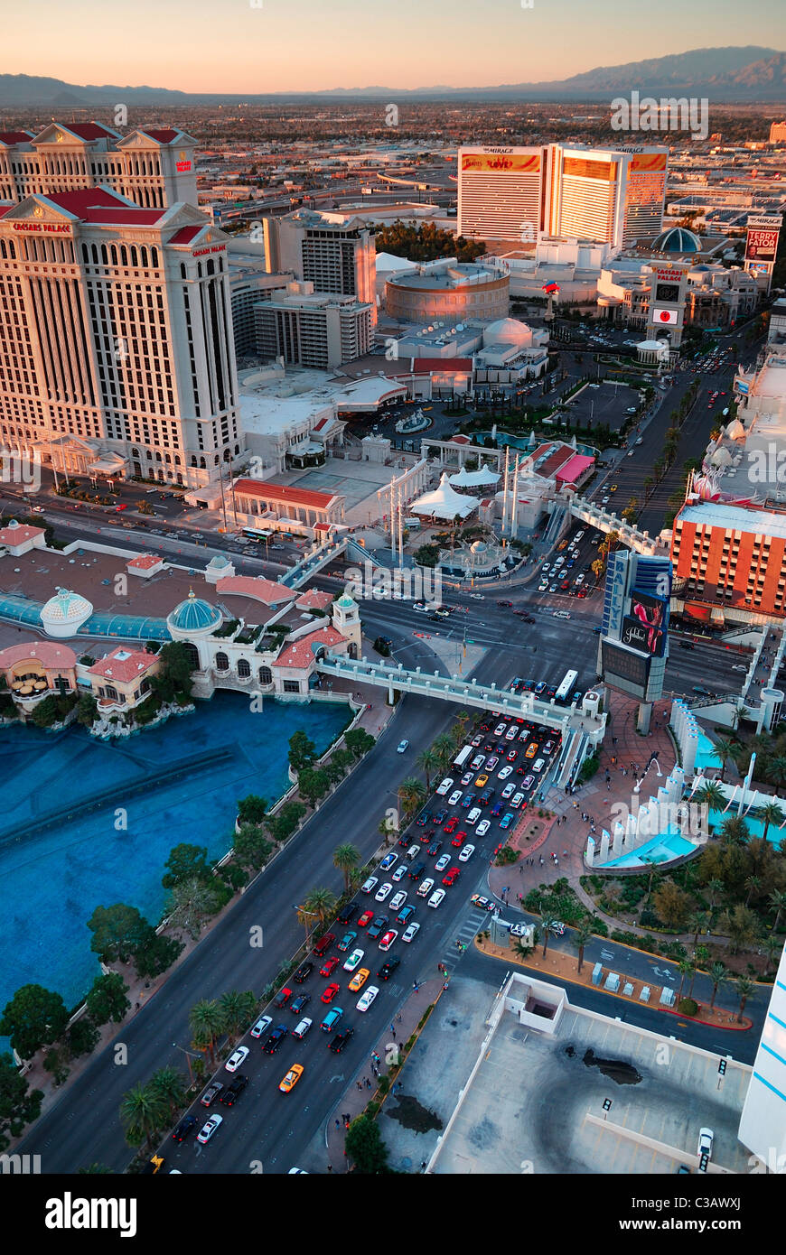 Las Vegas, Nevada - Marzo 4, Las Vegas street visto dalla parte superiore della torre Eiffel Hotel., 4 marzo, 2010 a Las Vegas, Nevada. Foto Stock