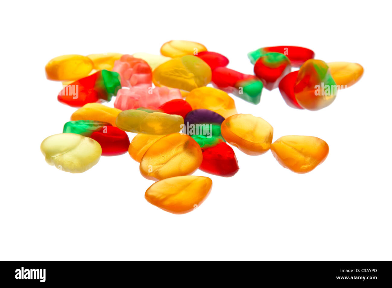 Pila delle colorate caramelle gommose isolato su bianco Foto Stock
