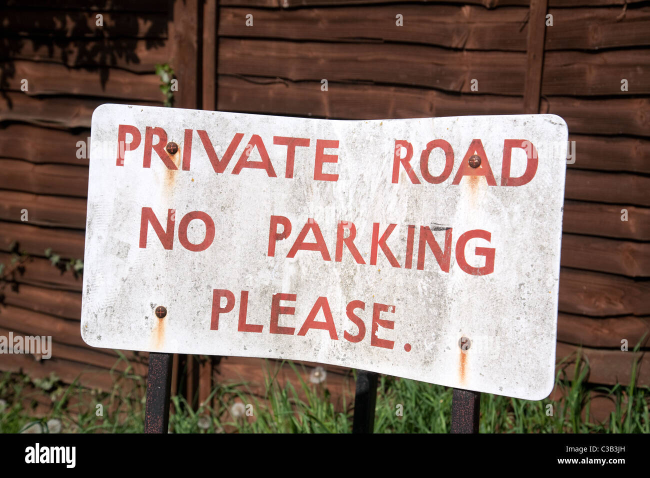 Strada privata nessun segno di parcheggio, Oxfordshire, Regno Unito Foto Stock
