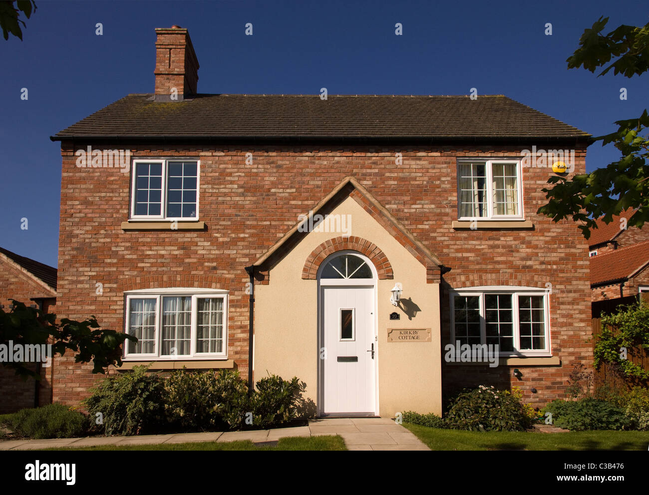 Casa di nuova costruzione in tradizionale stile cottage inglese, Inghilterra, Regno Unito Foto Stock