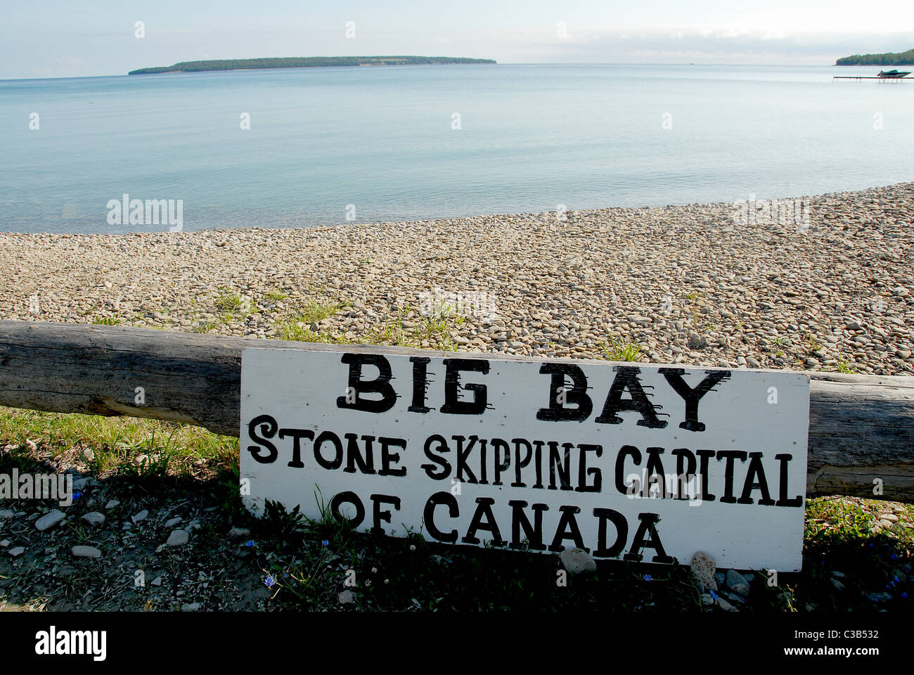 Molte pietre fanno Big Bay, all'Owen Sound of Georgian Bay in Ontario, la capitale del Canada per il salto di pietra Foto Stock