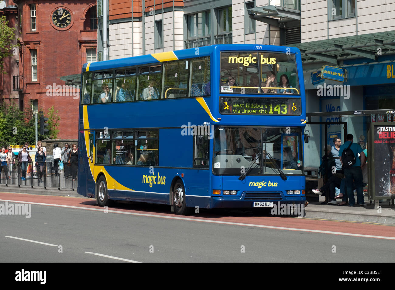 Stagecoach azionato Magic Bus, Wilmslow Road.Il Bus WIlmslow Corridoio è spesso citato come il più intenso dei percorsi degli autobus in Europa. Foto Stock