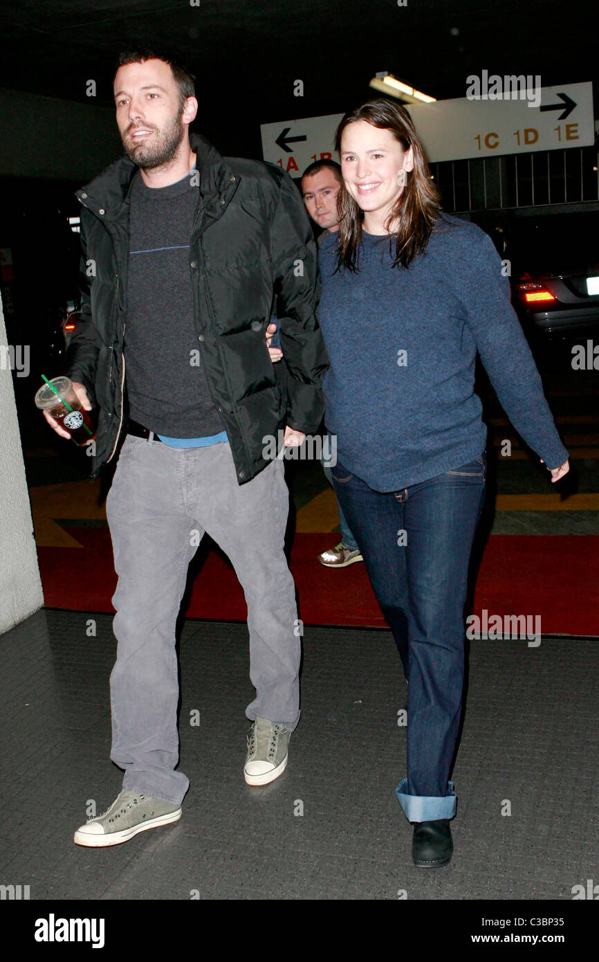 Ben Affleck e Jennifer Garner fuori Cedars-Sinai Medical torri di uffici di Los Angeles, California - 31.12.08 Foto Stock