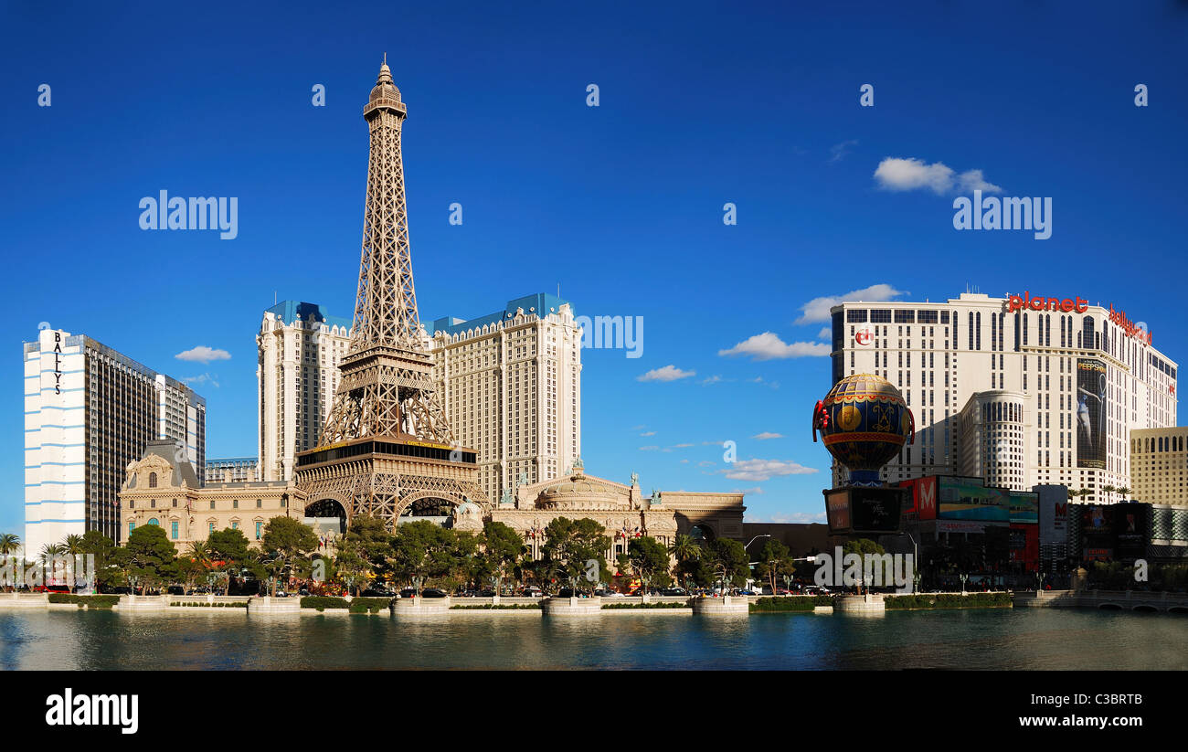 Las Vegas panorama street view con Parigi e Ballys Hotel Casino e dalla Torre Eiffel, sulla striscia. Foto Stock