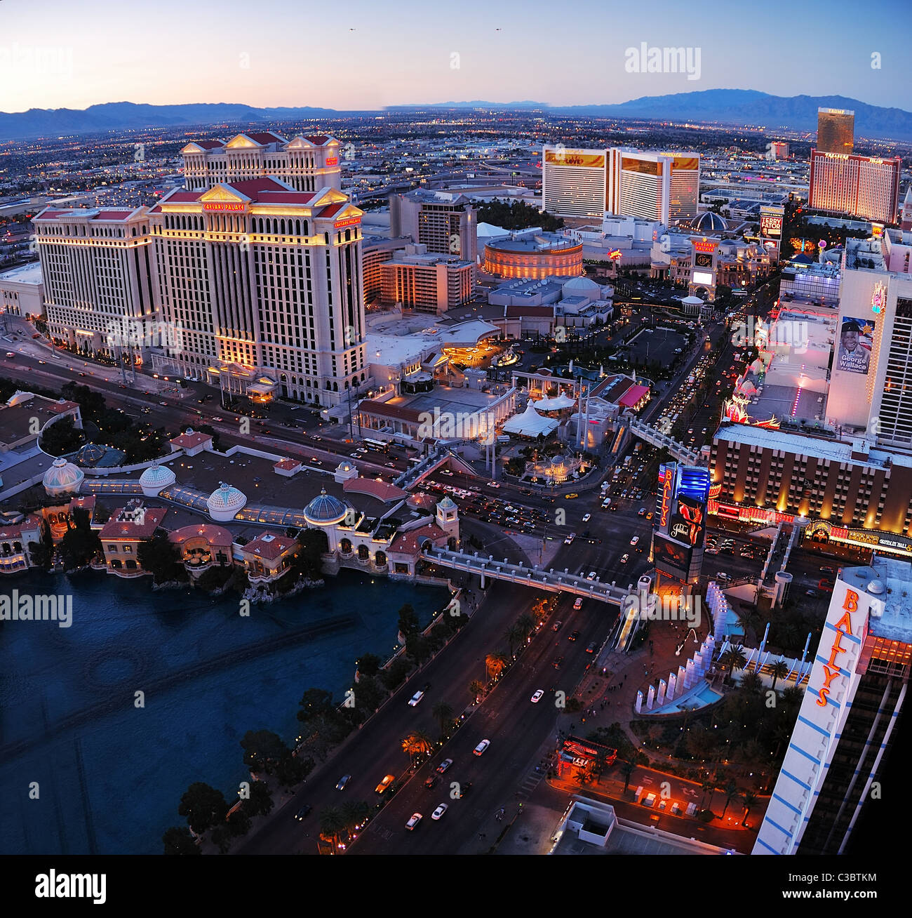 Antenna panorama di Las Vegas Strip al tramonto. Foto Stock