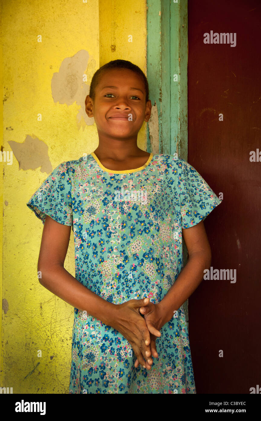 Akeneta Wagali alla sua scuola nel villaggio di Navala, Ba Highlands, isola di Viti Levu, Fiji. Foto Stock