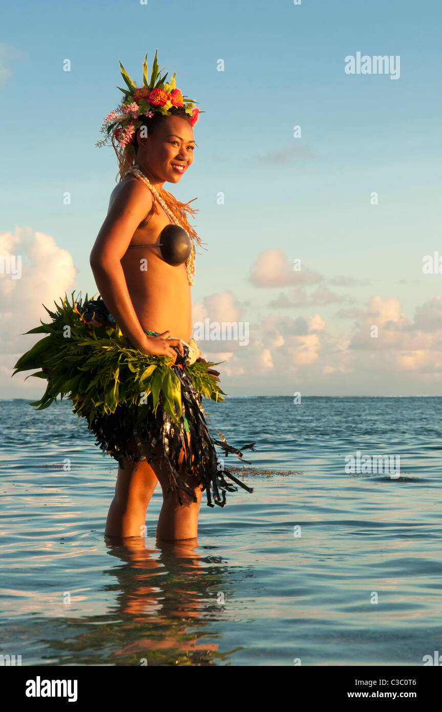 Tareguci Vulaono, danza performer at Shangri-La Resort, isola di Viti Levu, Fiji. Foto Stock