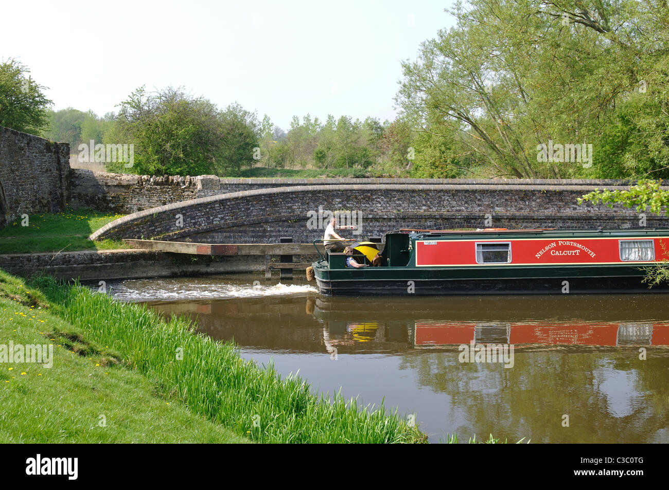Narrowboat sulla Oxford Canal a Aynho Weir, Northamptonshire, England, Regno Unito Foto Stock