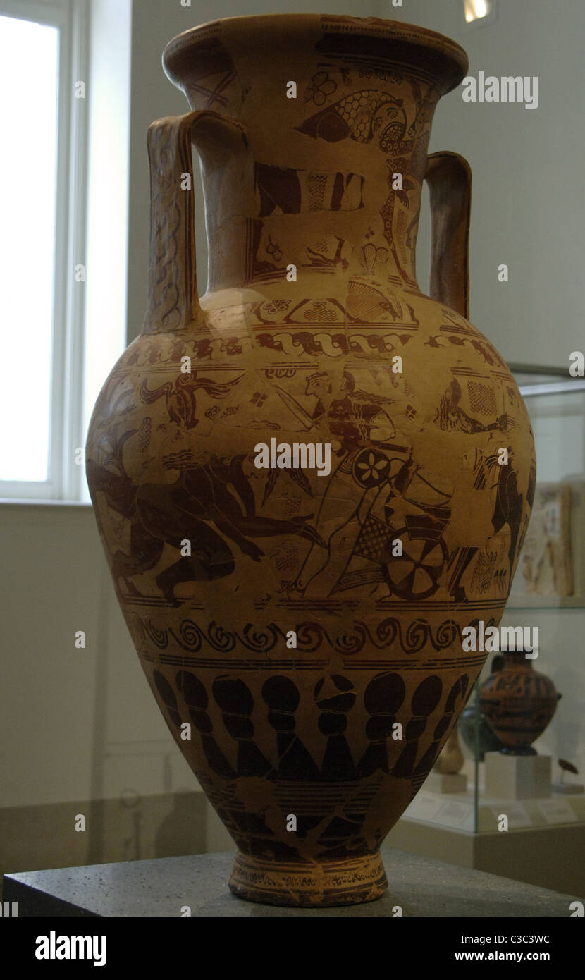 Arte greche. Collo di terracotta anfora. Vii secolo A.C. Periodo Proto-Attic. Esso rappresenta Eracle afferrando i capelli di nessus. Foto Stock