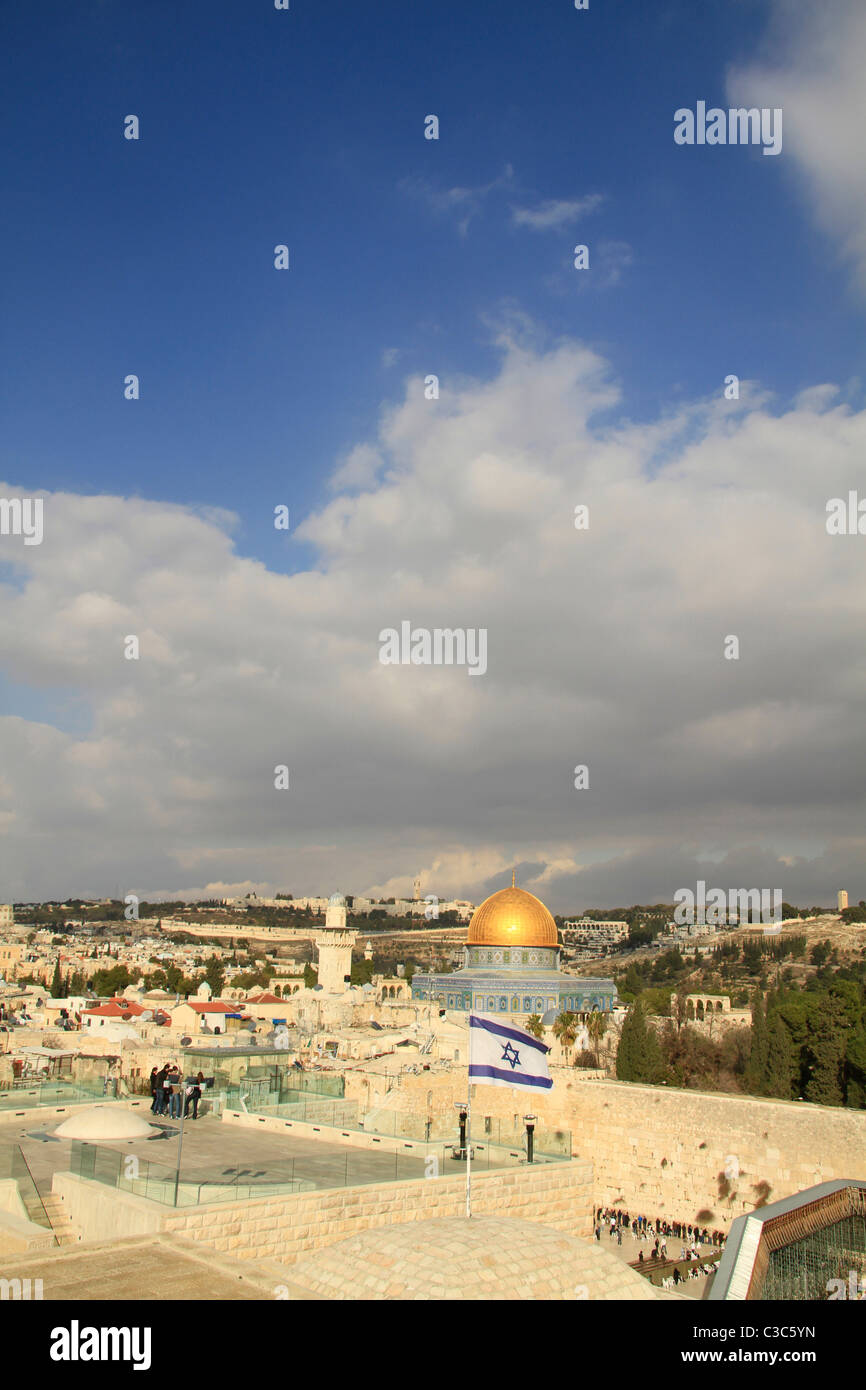 Israele, Gerusalemme la città vecchia, una vista del Monte del Tempio dal quartiere ebraico Foto Stock