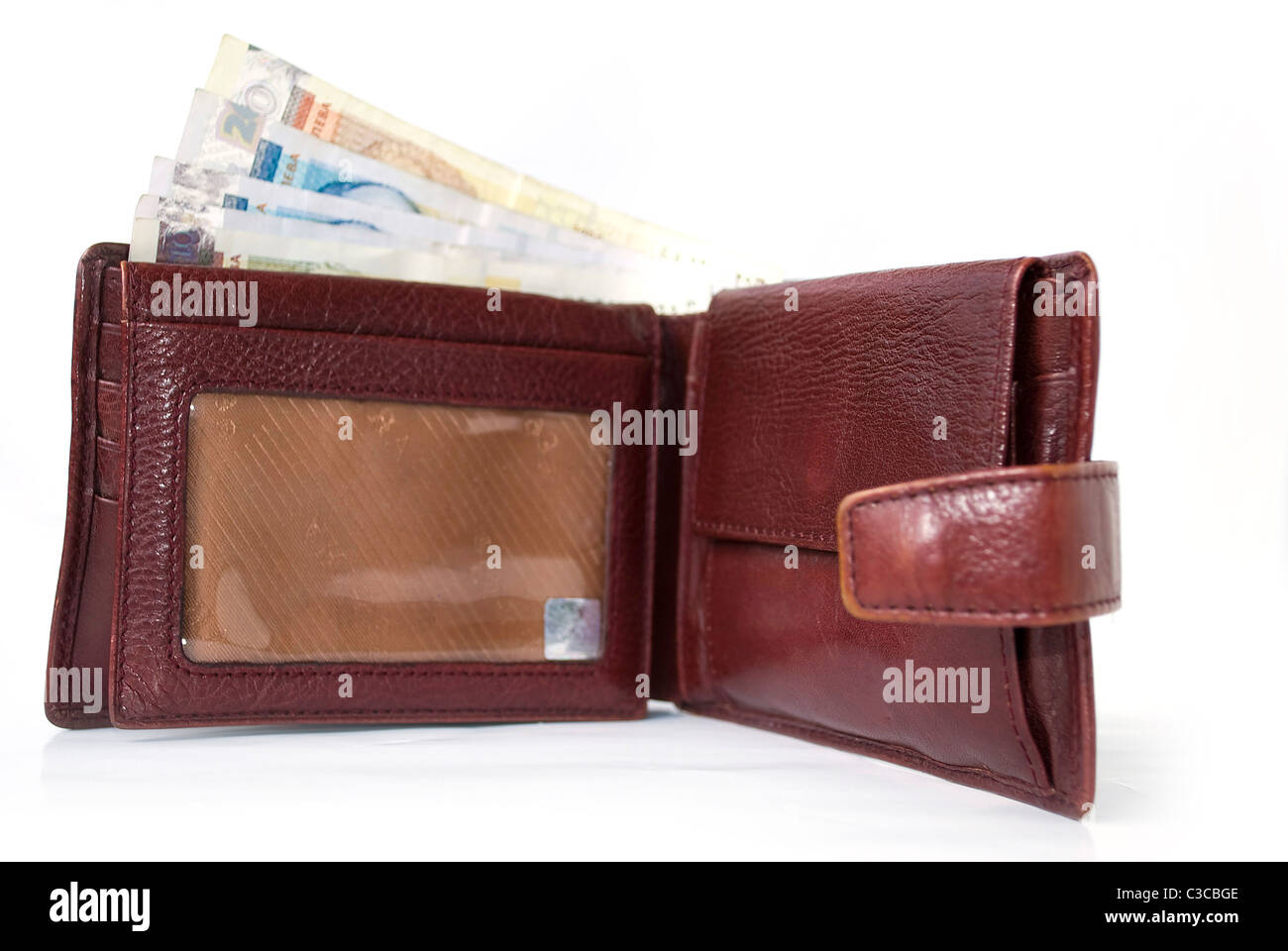 In pelle marrone portafoglio portamonete isolati su sfondo bianco Foto Stock