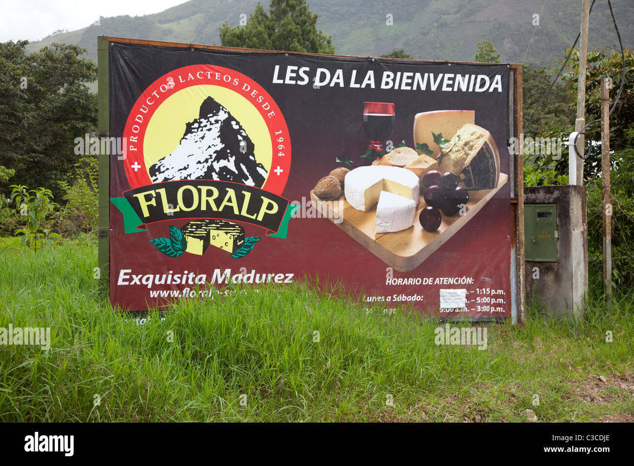 Floralp fabbrica di formaggio in Oxapampa, un unico insediamento Tedesco in Perù alta dell'Amazzonia. Foto Stock