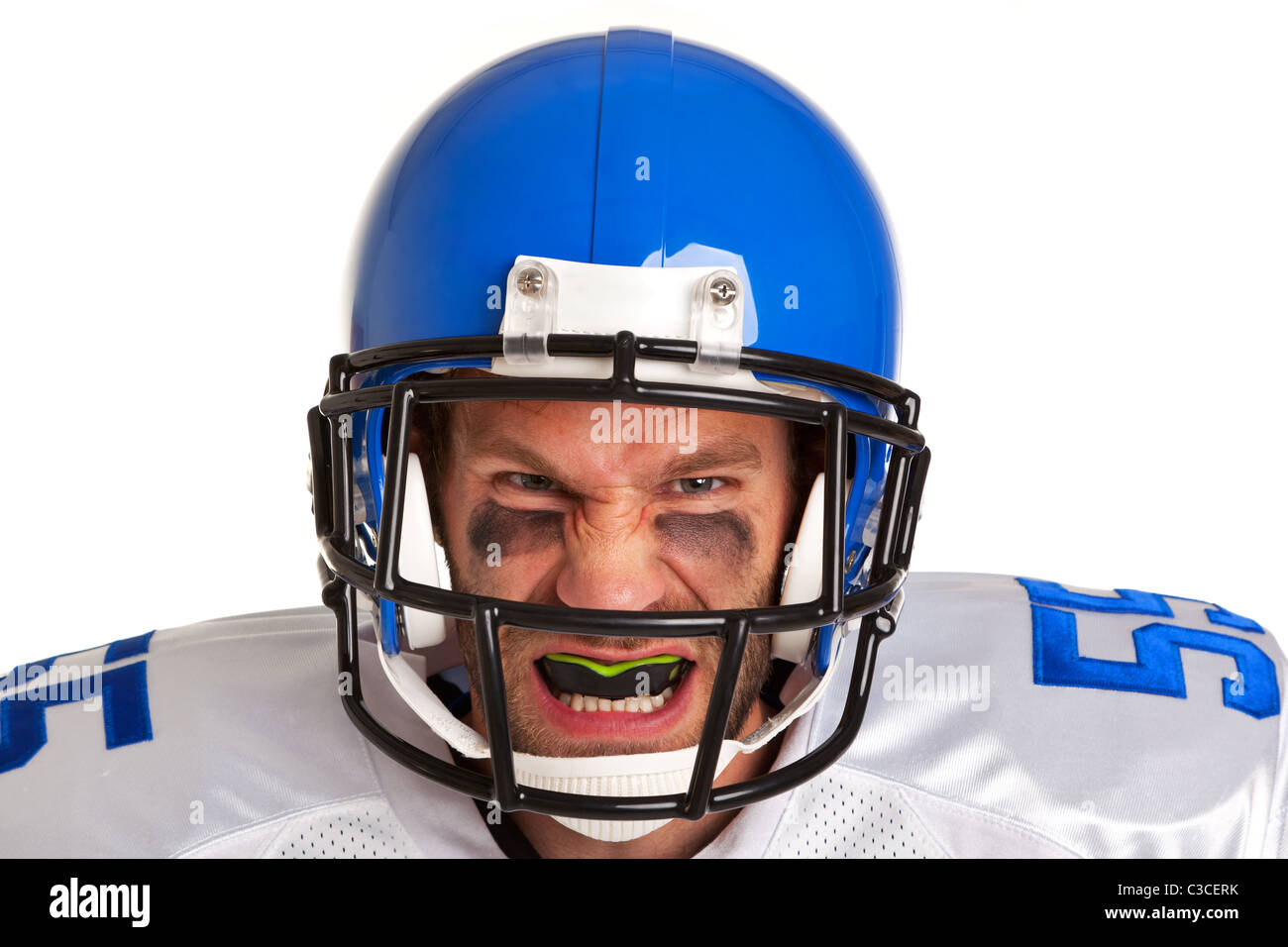 Foto di un giocatore di football americano, ritagliata su uno sfondo bianco. Foto Stock