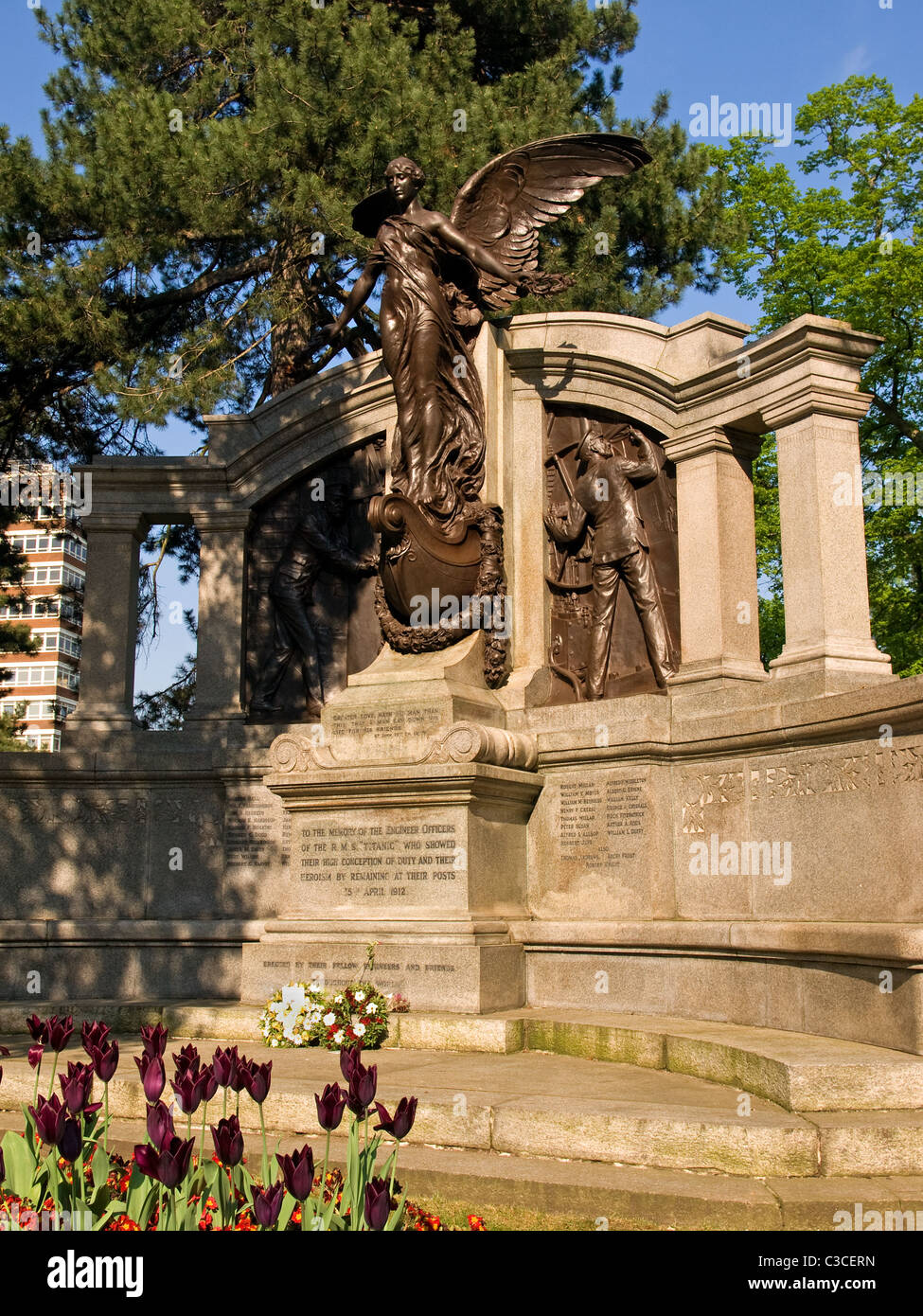 Ripristinato gli ingegneri di Titanic Memorial Andrews Park Southampton Hampshire England Regno Unito Foto Stock