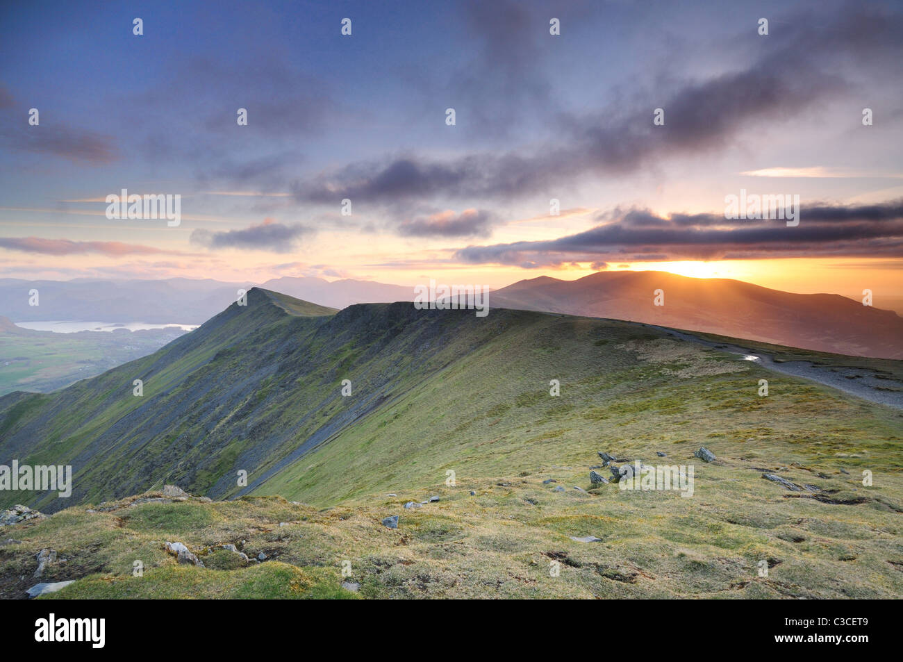 Tramonto spettacolare sul vertice di Blencathra nel Lake District inglese Foto Stock