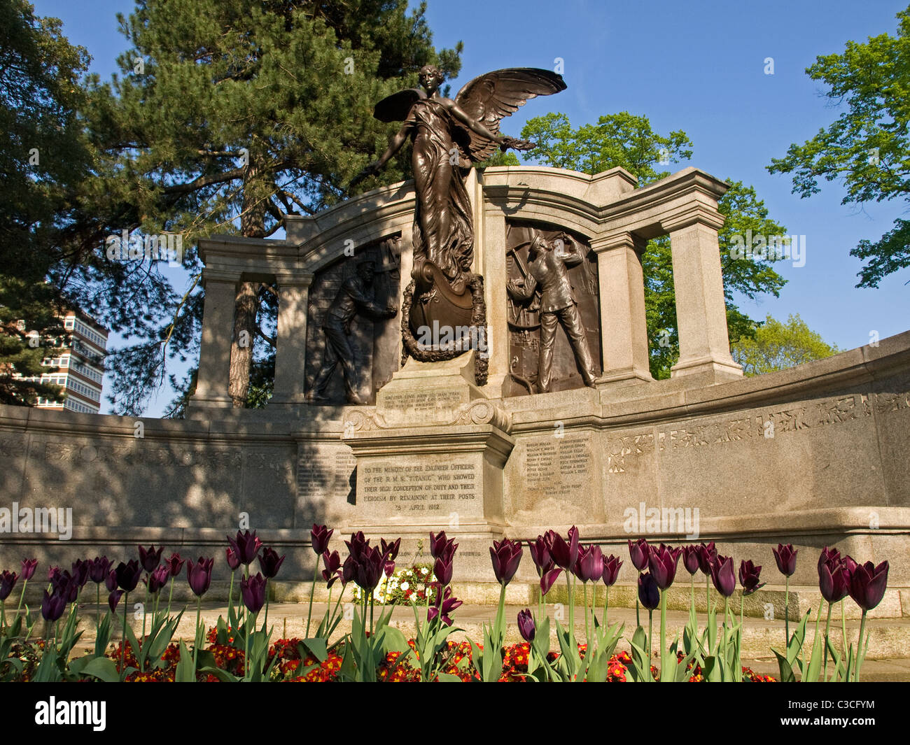 Ripristinato gli ingegneri di Titanic Memorial Andrews Park Southampton Hampshire England Regno Unito Foto Stock