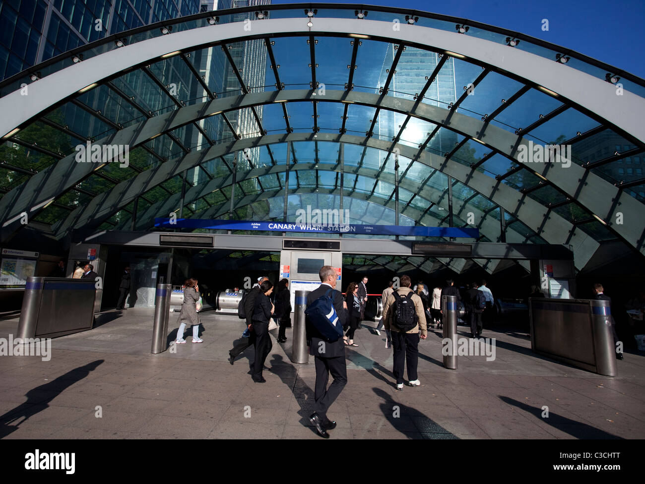 Stazione metropolitana di Canary Wharf ingresso, London, England, Regno Unito Foto Stock