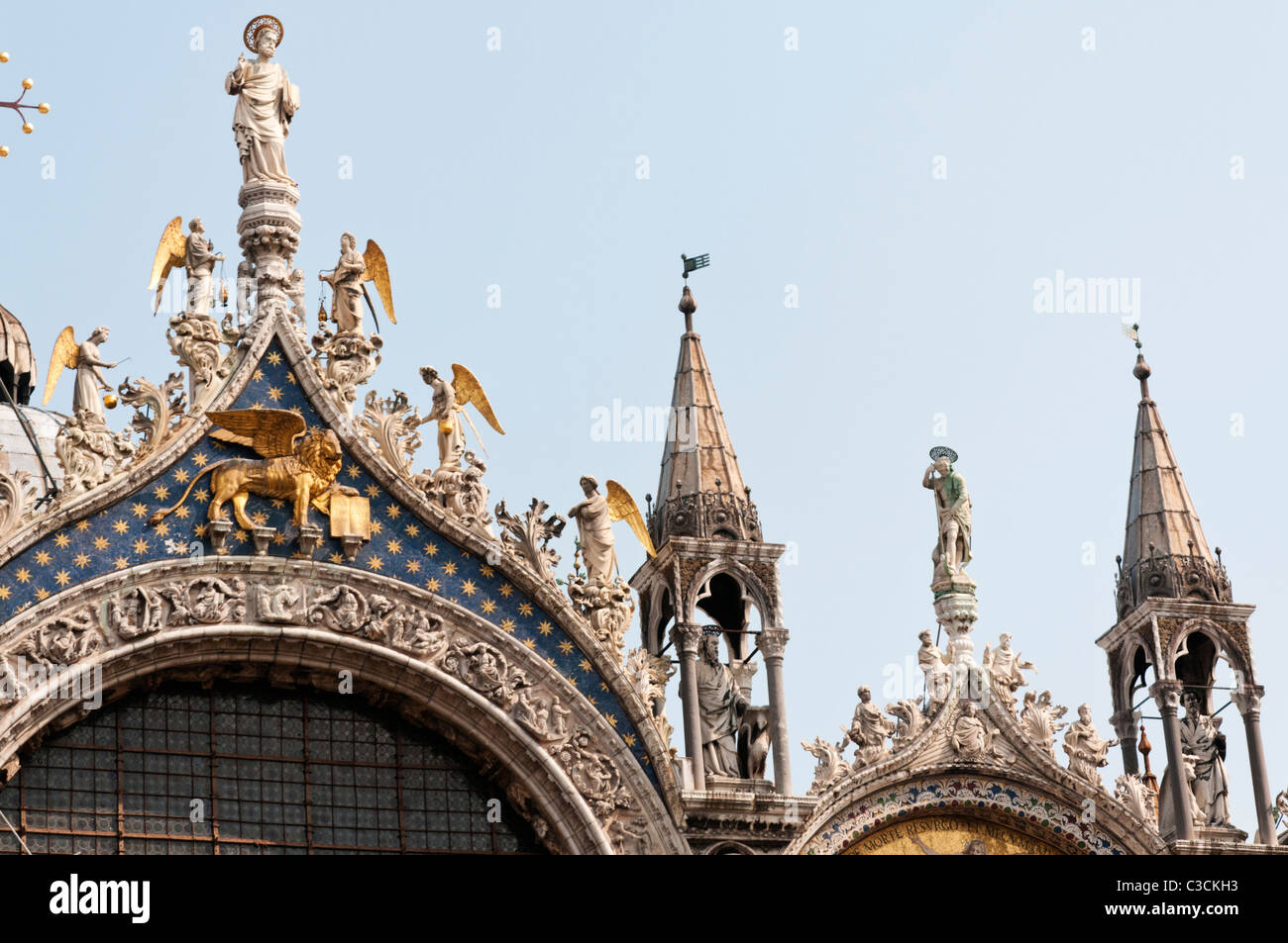 Ad ovest della linea del tetto del St Marks Chiesa, Venezia Italia Foto Stock