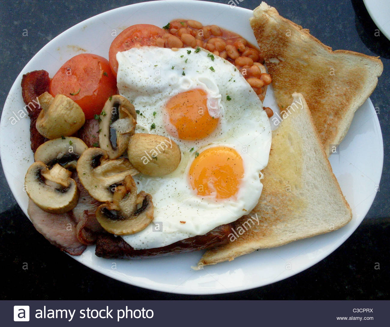 La Completa Prima Colazione Inglese Piastra Mangiare La Prima Colazione Inglese Cafe Foto Stock Alamy