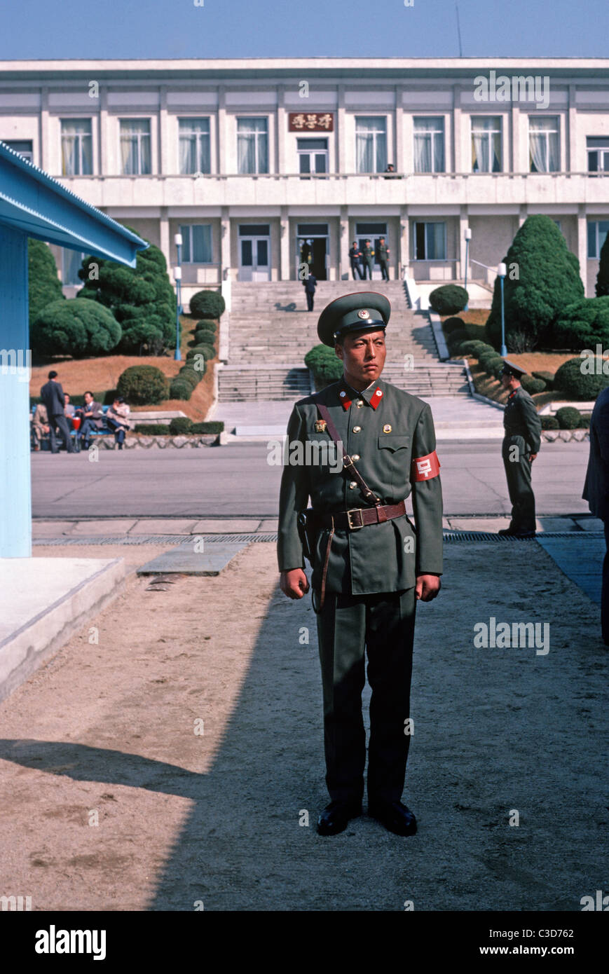 Nord coreano Guardia, KPA, linea DMZ, Panmunjon, Corea del Nord e Corea del Sud, Foto Stock