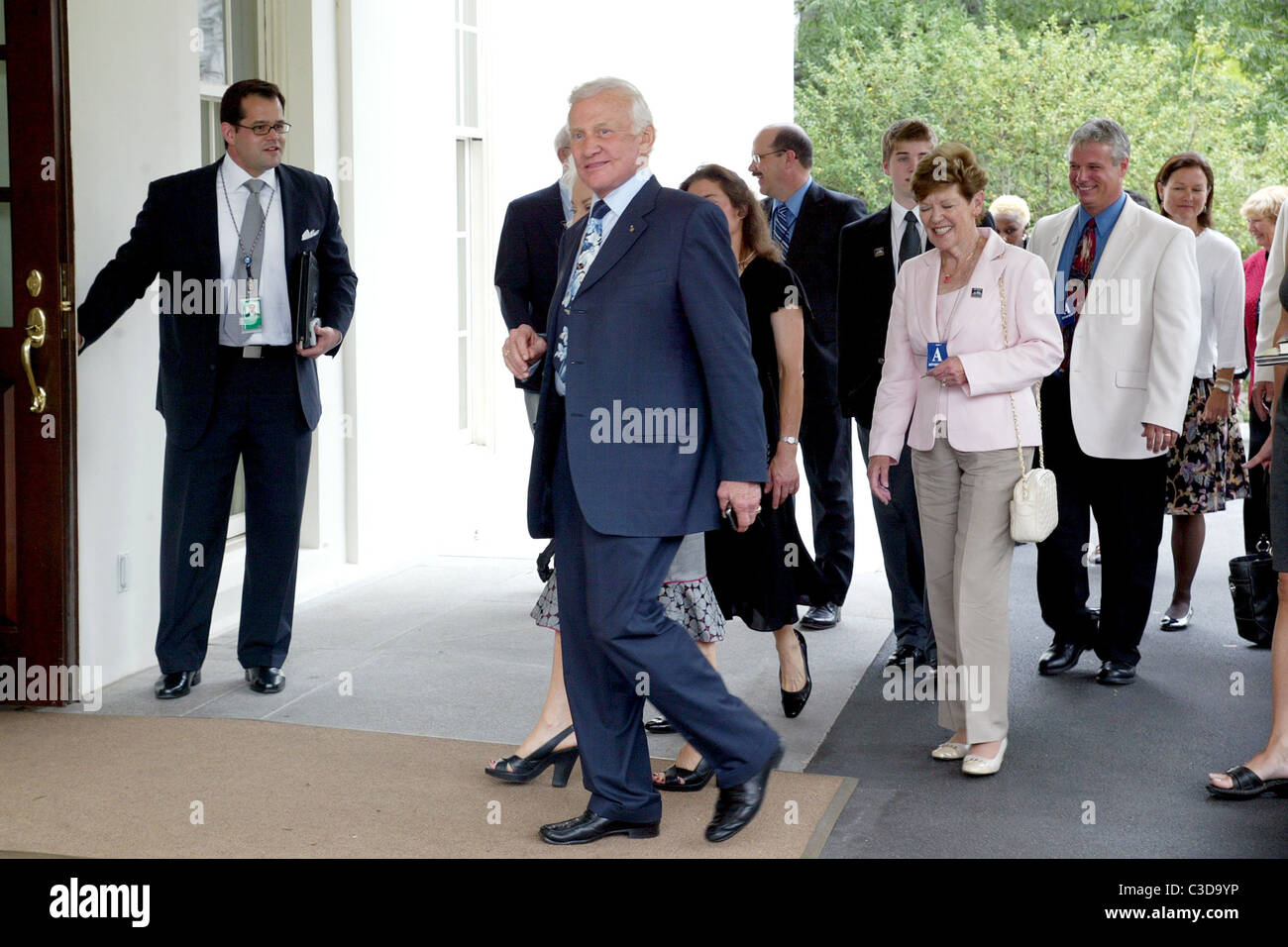 Lois Driggs Cannon e Buzz Aldrin arrivano gli astronauti da Apollo 11 Incontro con il Presidente Barack Obama per il quarantesimo anniversario Foto Stock