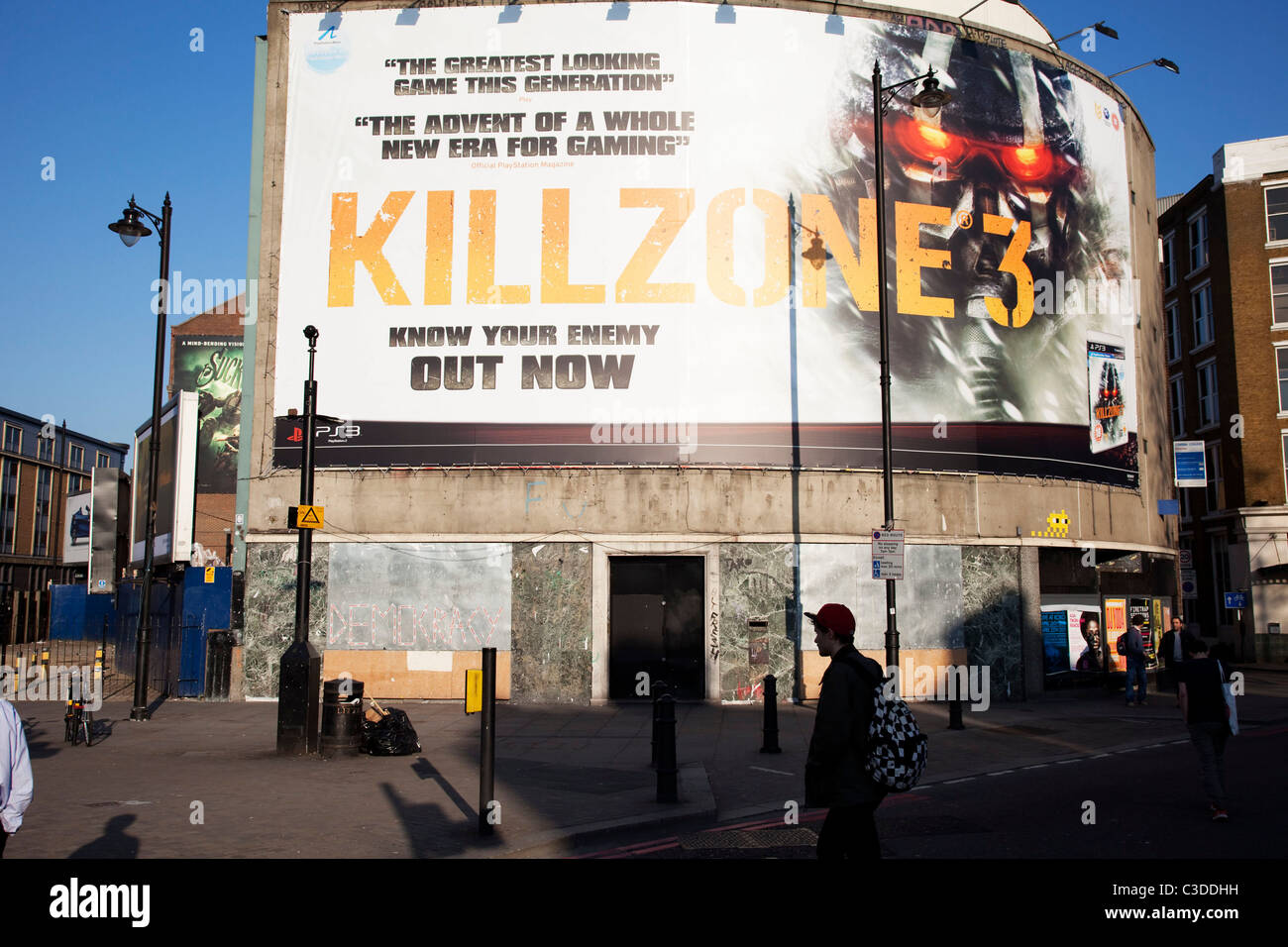 Poster gigante per uccidere la zona 3 computer game, Old Street, Shoreditch, Londra. Foto Stock