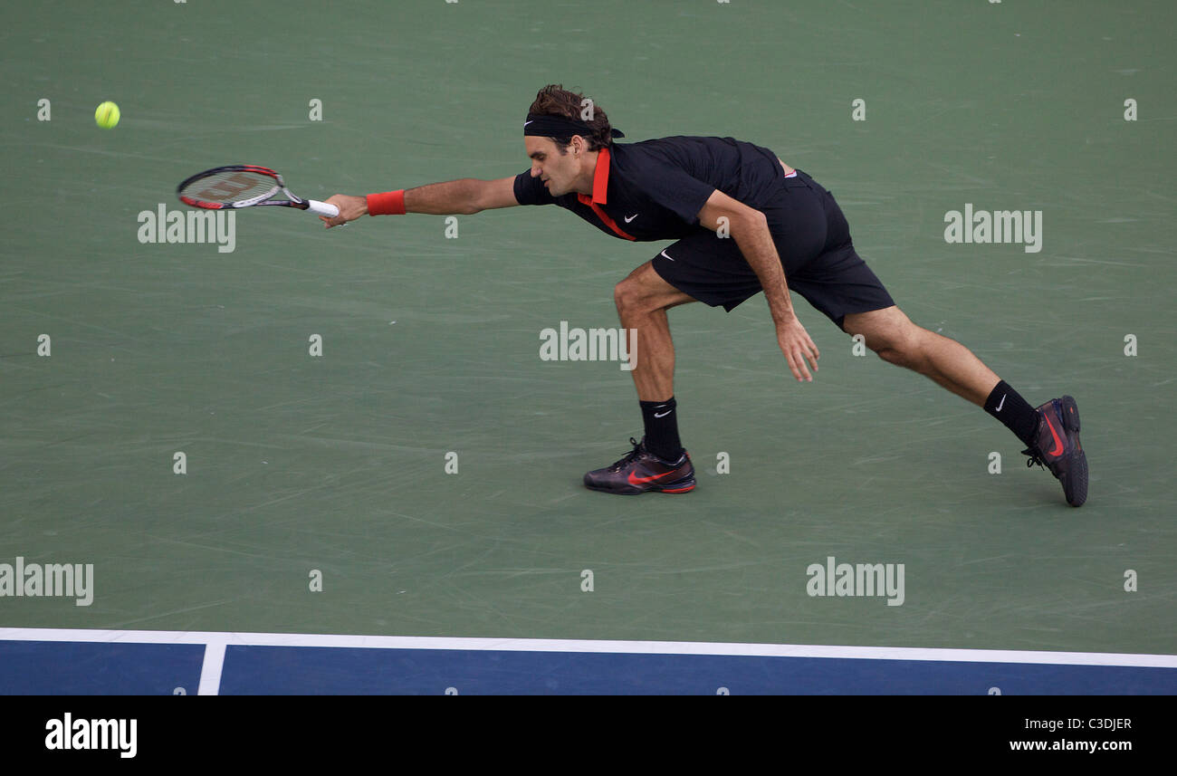 Roger Federer, Svizzera, in azione a US Open Tennis Tournament a Flushing Meadows, New York, Stati Uniti d'America. Foto Stock