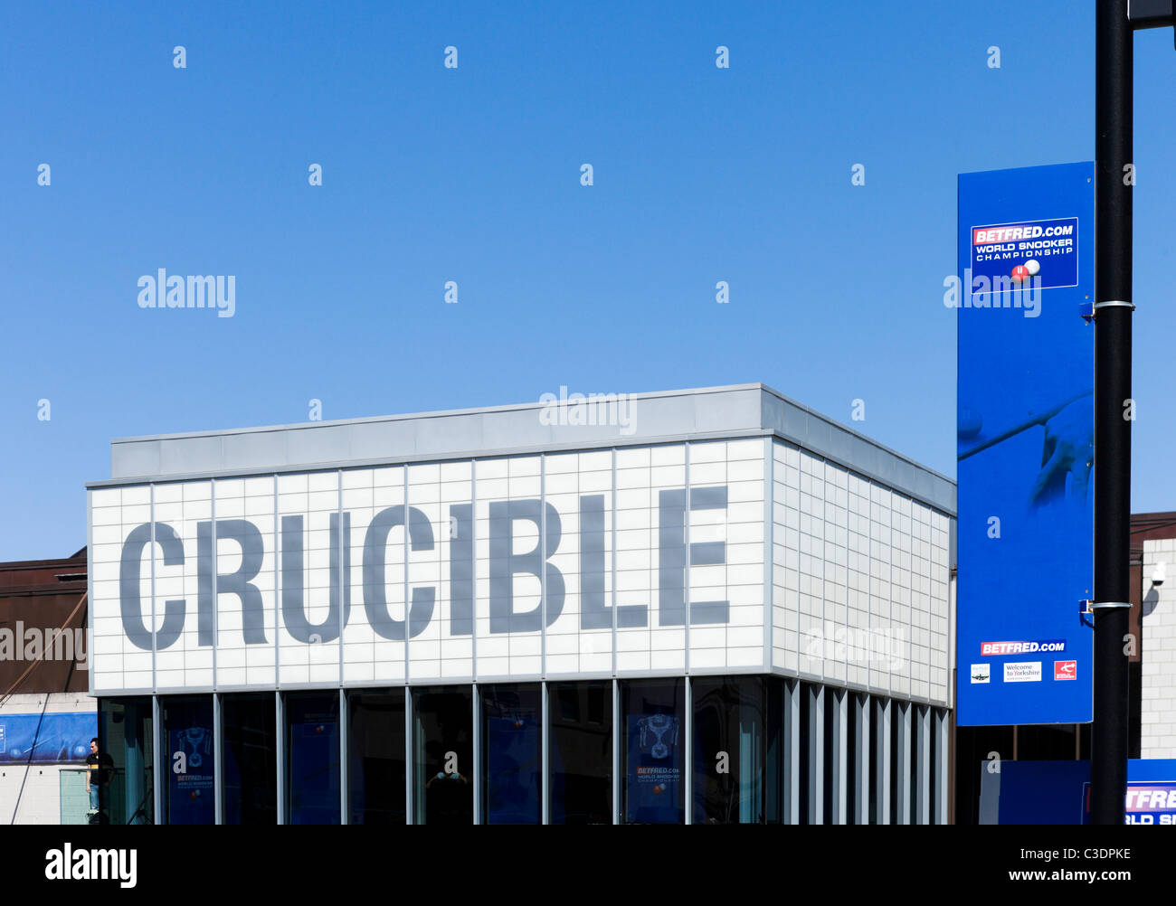 Il Crucible Theatre sul giorno finale di World Snooker Championship 2011, Tudor Square, Sheffield South Yorkshire, Regno Unito Foto Stock