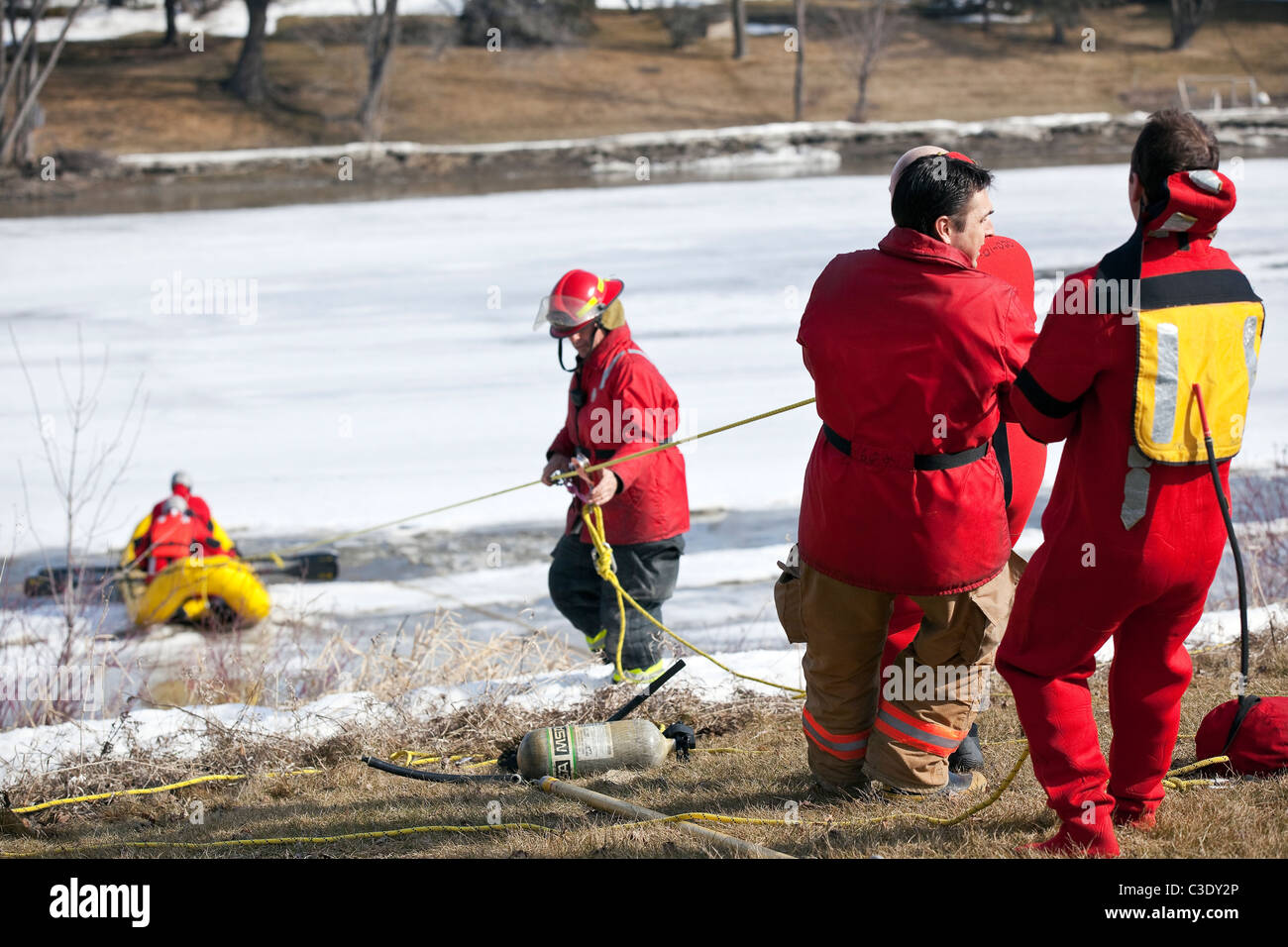 Acqua salvataggio sul fiume Assiniboine, Winnipeg, Manitoba, Canada Foto Stock