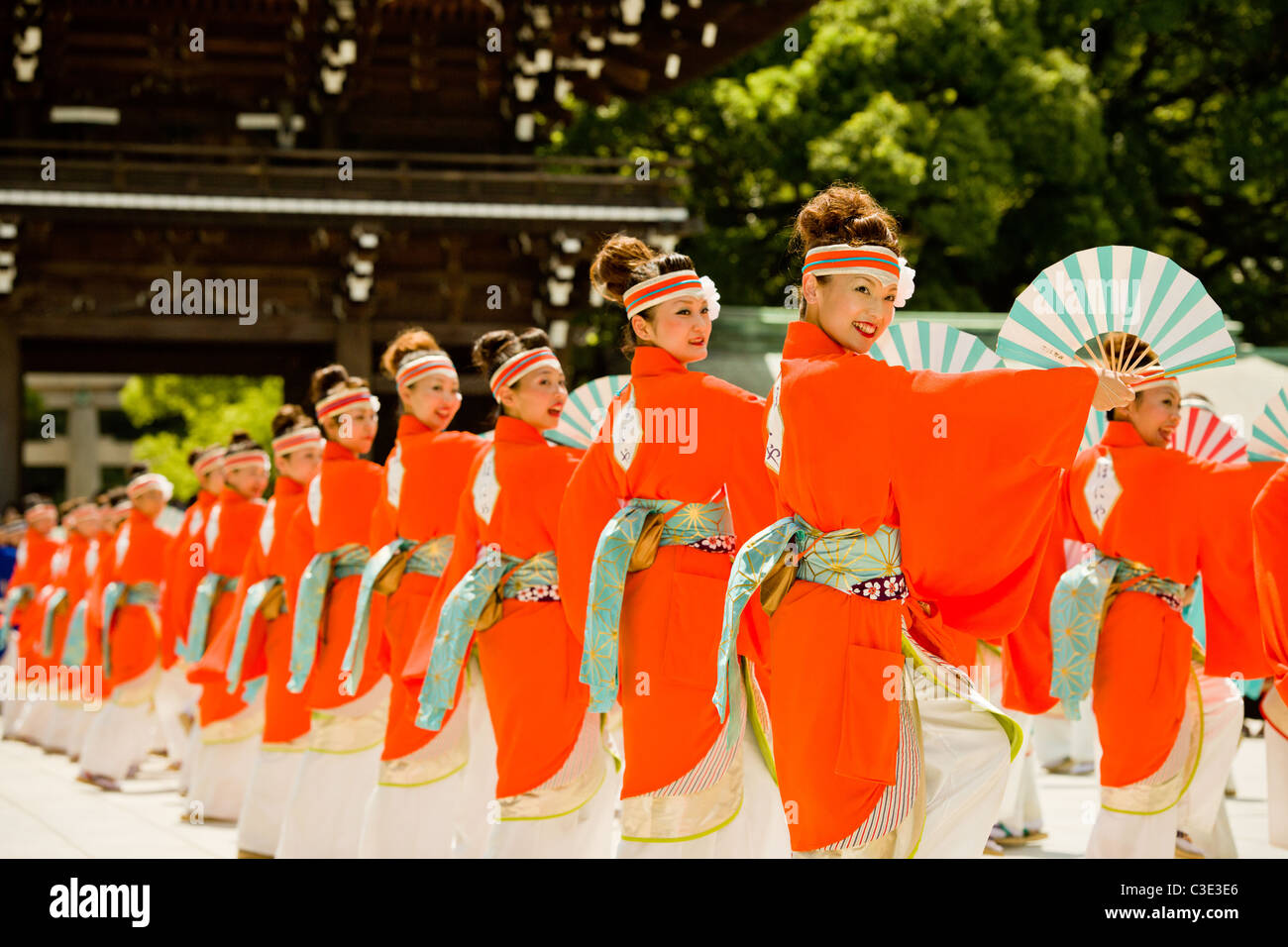 Yosakoi Festival - Street Dance esecutori al Meiji Jingu, Tokyo, Giappone Foto Stock