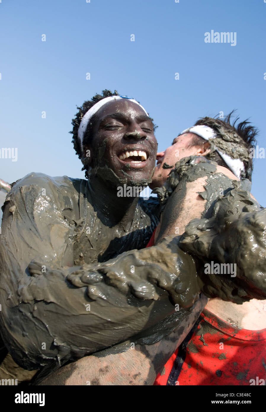 Blue peter presenter Andy Akinwolere abbracci ed dal CBeebies Foto Stock