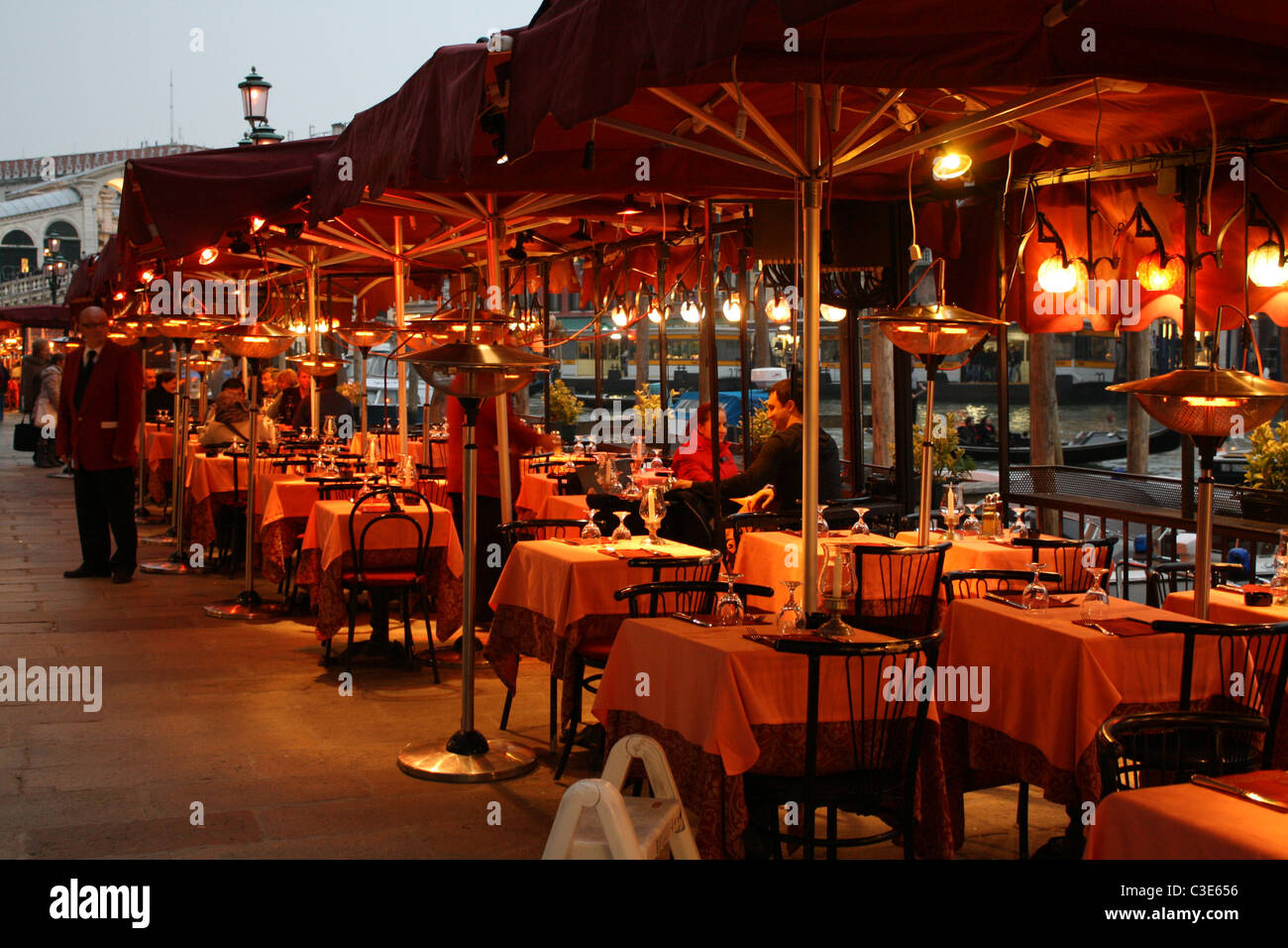 Ristoranti lungo il Grand Canal, Venezia, Italia Foto Stock