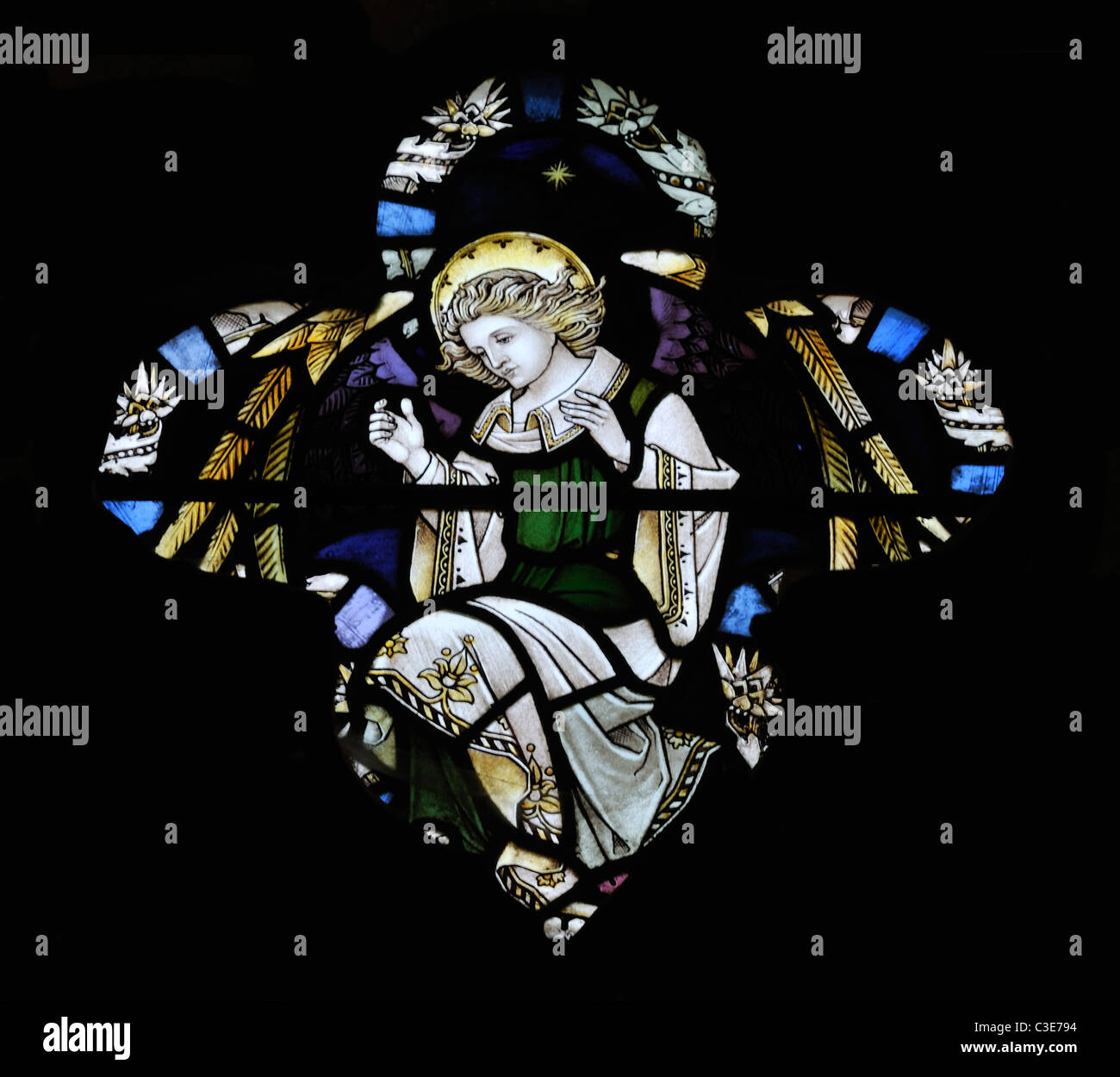 Vetrata raffigurante un angelo, St Margaret Chiesa, Cley, Norfolk, Inghilterra Foto Stock
