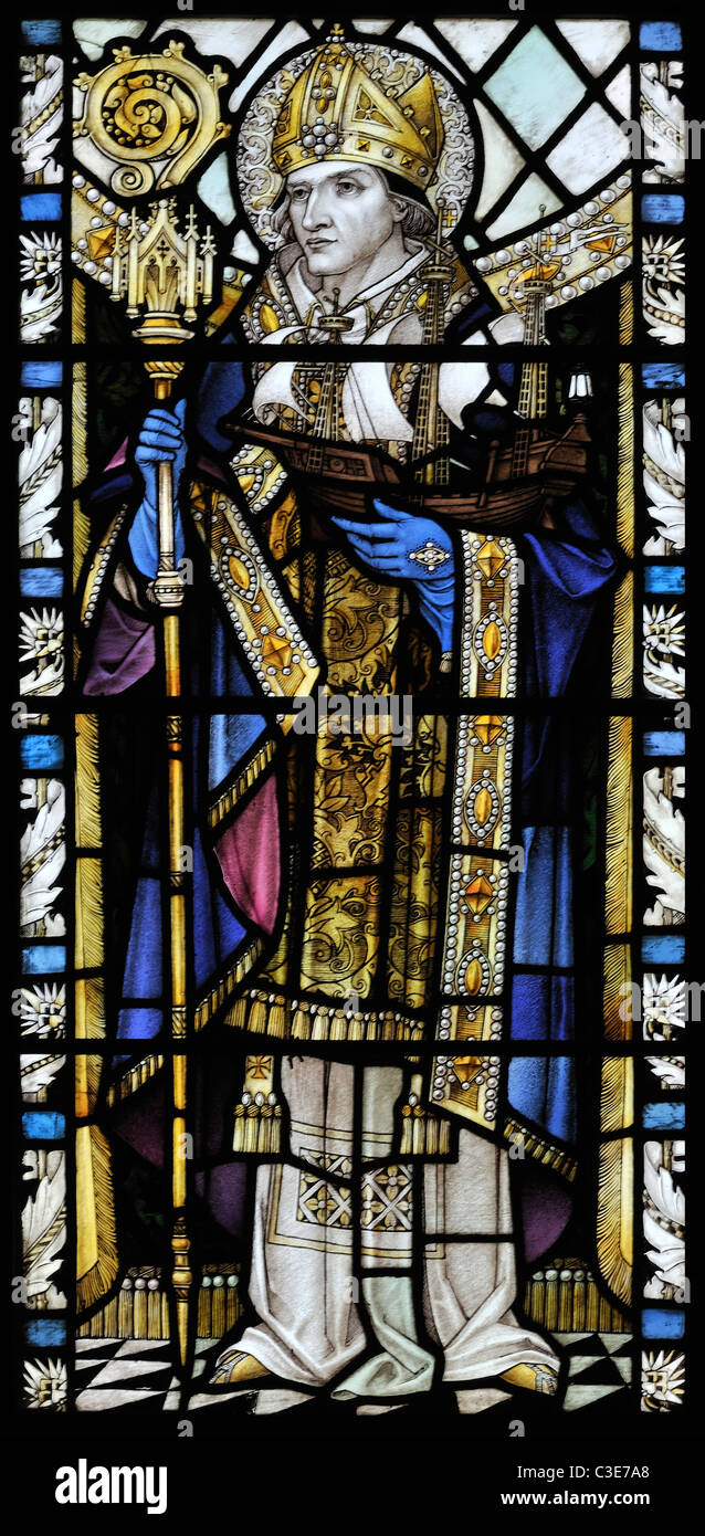 Vetrata raffigurante San Nicola, St Margaret Chiesa, Cley, Norfolk, Inghilterra Foto Stock