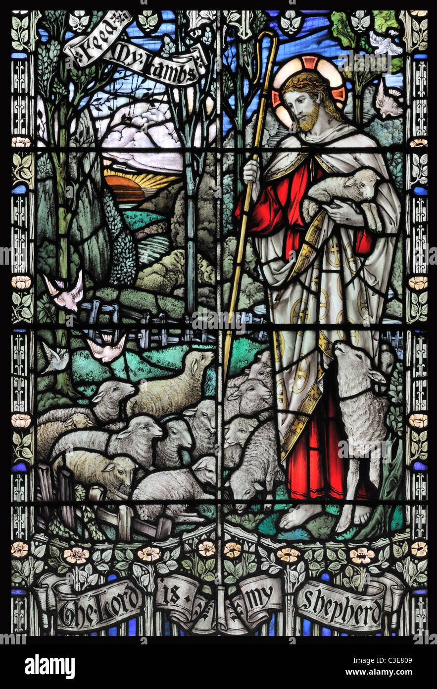 Il vetro macchiato rappresentazione di Cristo il Buon Pastore, la chiesa di San Lorenzo, Harpley, Norfolk, Inghilterra Foto Stock