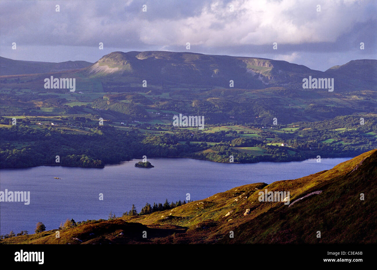 Vista su Lough Gill da Killery montagna, nella contea di Sligo, Irlanda. Foto Stock