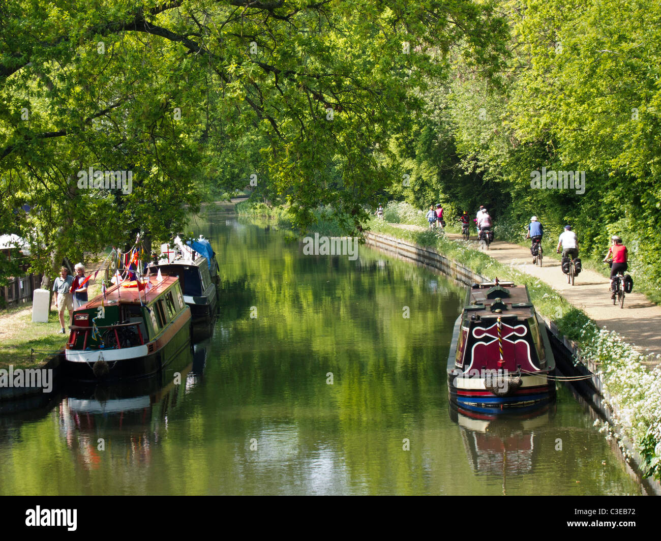 Basingstoke battelli a Woking, Surrey, England, Regno Unito Foto Stock