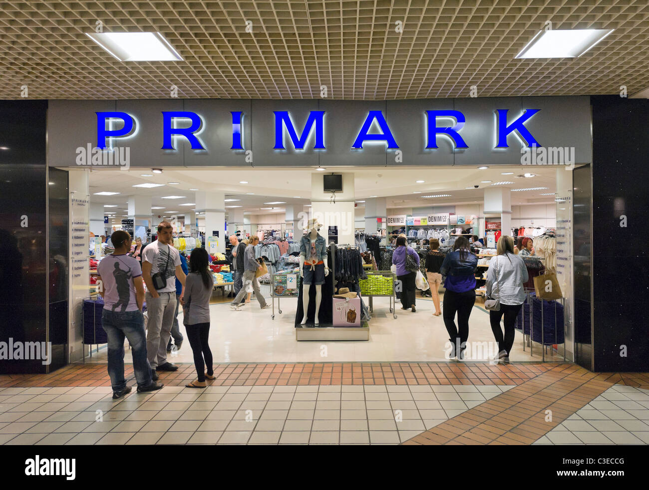 Primark store nelle circoscrizioni shopping centre, Wakefield, West Yorkshire, Regno Unito Foto Stock