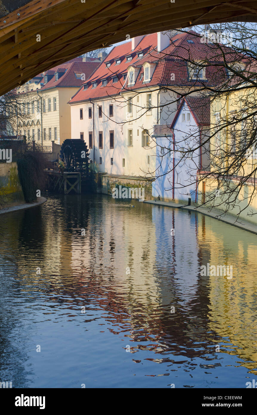Un canale a Praga vicino al Ponte Carlo, Certovka, Repubblica Ceca Foto Stock