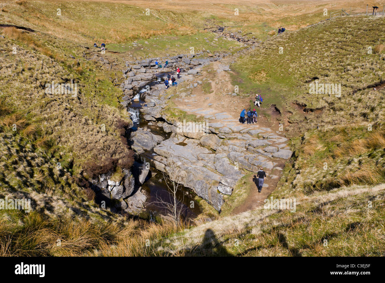 Entrata di schiusi grotta Gill Yorkshire Dales REGNO UNITO Foto Stock