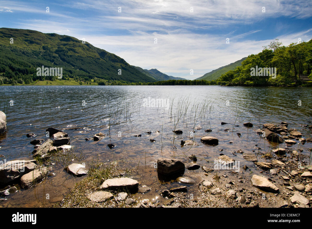 Loch Voil in Balquhidder glen, parte del Loch Lomond e il Trossachs national park central Scozia prese nelle belle giornate estive Foto Stock