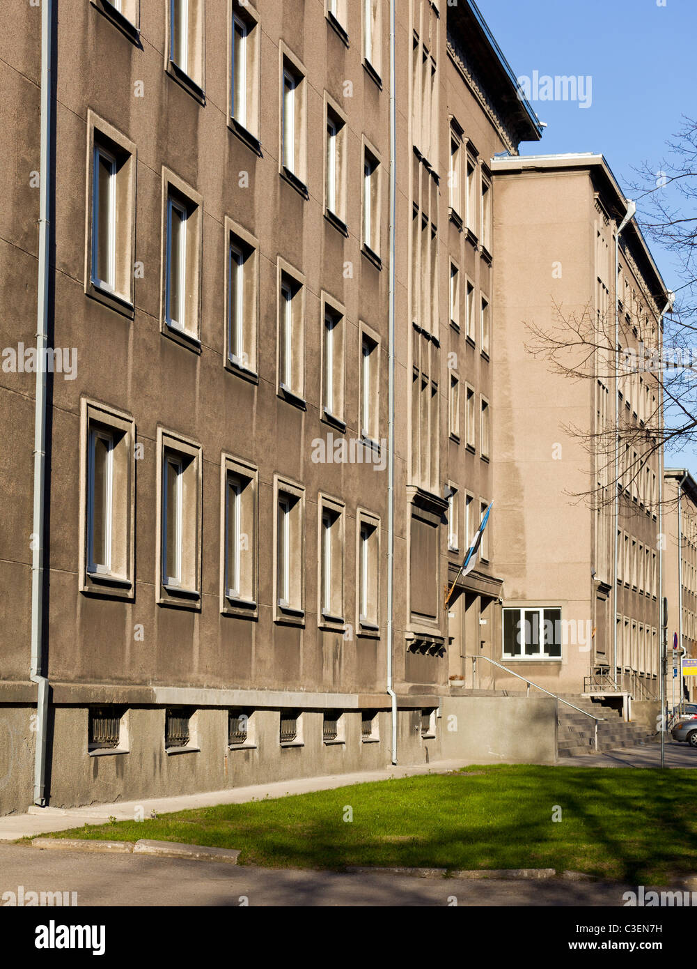 Il vecchio edificio per uffici a Tallinn Estonia come un esempio dell era sovietica architettura e design Foto Stock