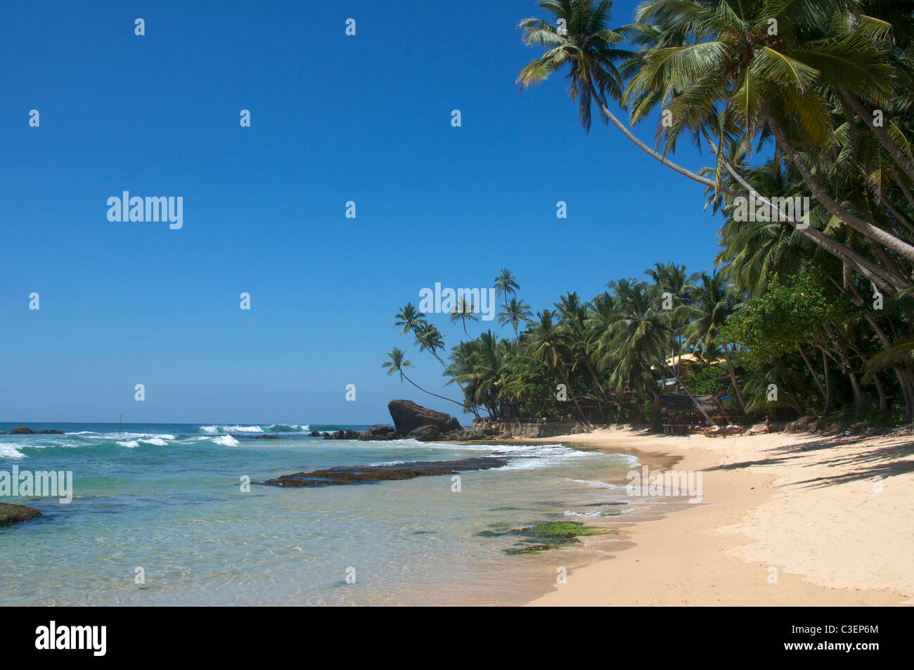 Ambalama spiaggia vicino Galle costa meridionale dello Sri Lanka Foto Stock