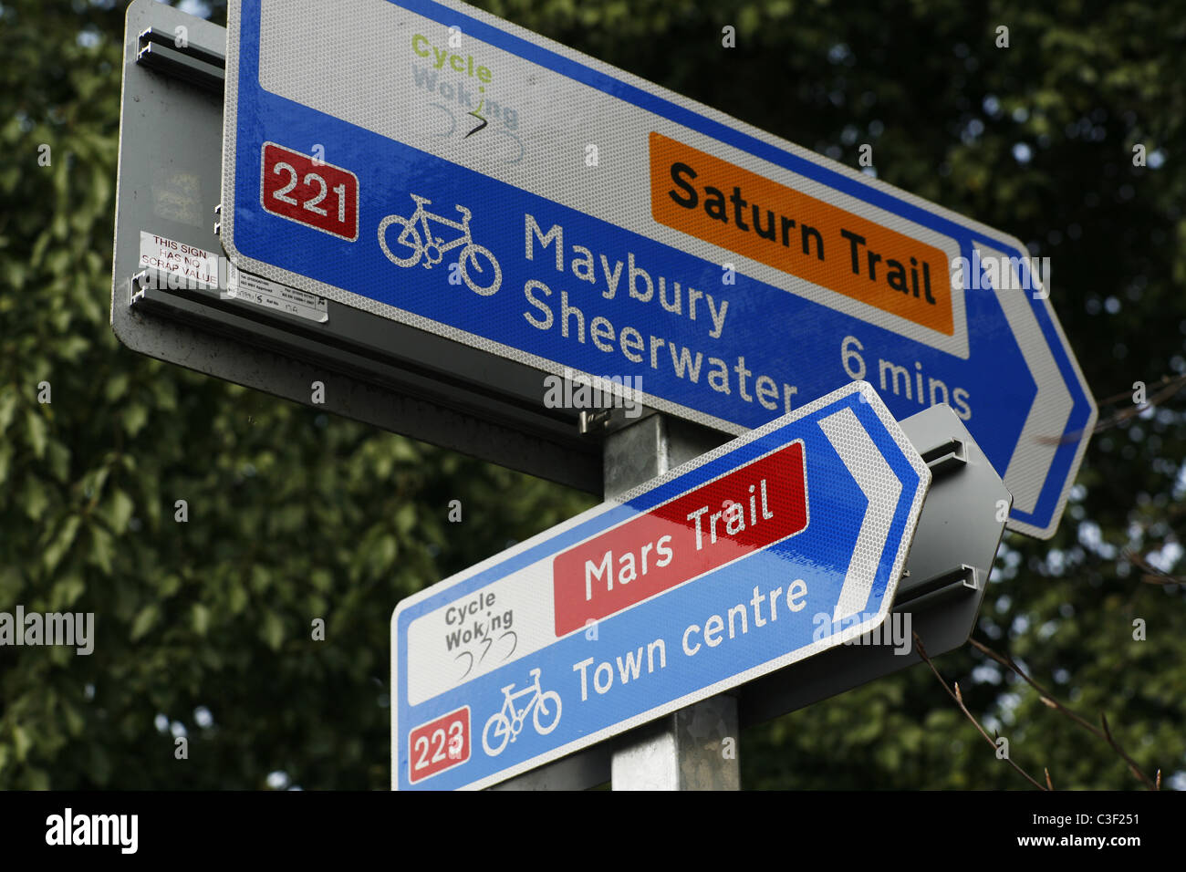Ciclo di orientamento per modo di Marte Saturno trail Woking Surrey in Inghilterra Foto Stock