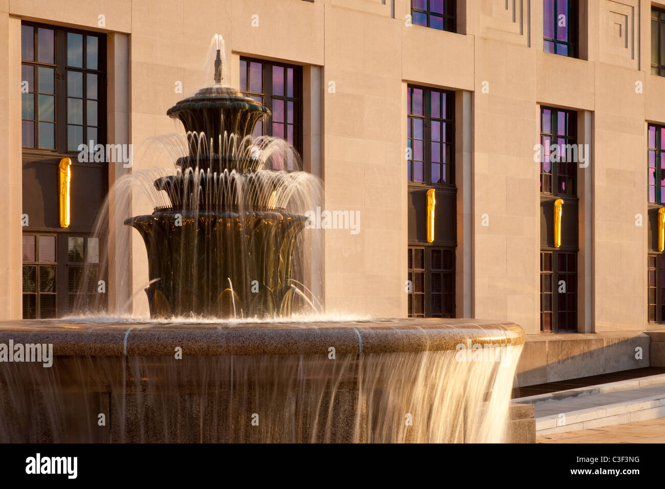 Fontana accanto alla contea di Davidson edificio pubblico e Courthouse, Nashville Tennessee USA Foto Stock