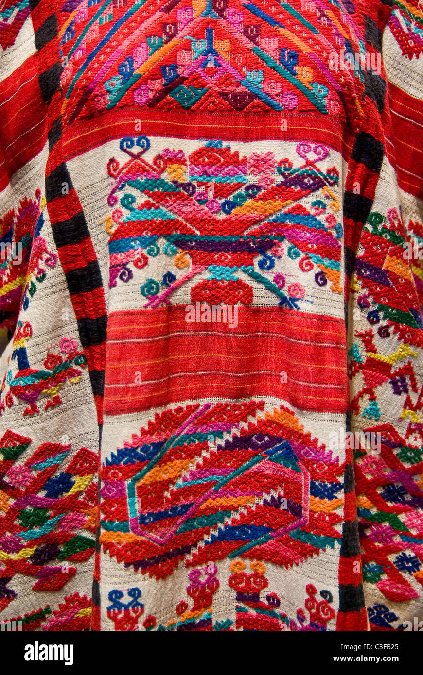 Messico.Messico city.Il Museo Nazionale di Antropologia. Tradizionale Huipil vestito da donna. Foto Stock