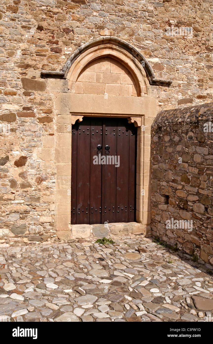 Porta nella chiesa all'incredibile monastero abbandonato di Panagia tou Sinti nella valle Xeros Foto Stock
