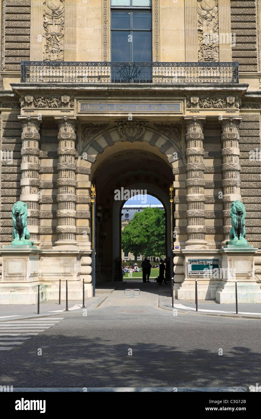 La Porte des Lions, il Musee du Louvre di Parigi. Foto Stock