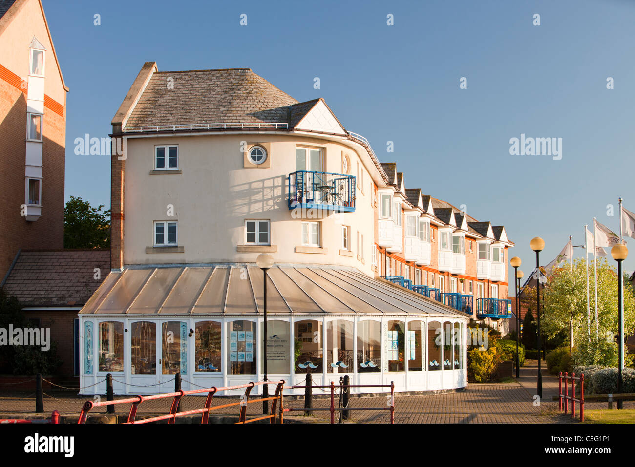 Blocchi di appartamenti a Hartlepool marina sul Teeside, UK. Foto Stock