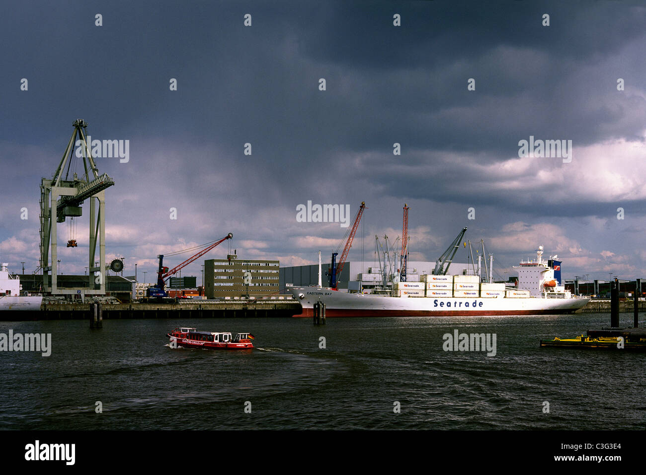 Il Seatrade banana laden baia orientale al terminale Hansahafen nel porto di Amburgo. Foto Stock